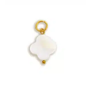 Charm-nacre-trefle-cree-ton-bijou-unique-acier-inoxydable-vetv-jewelry-martinique